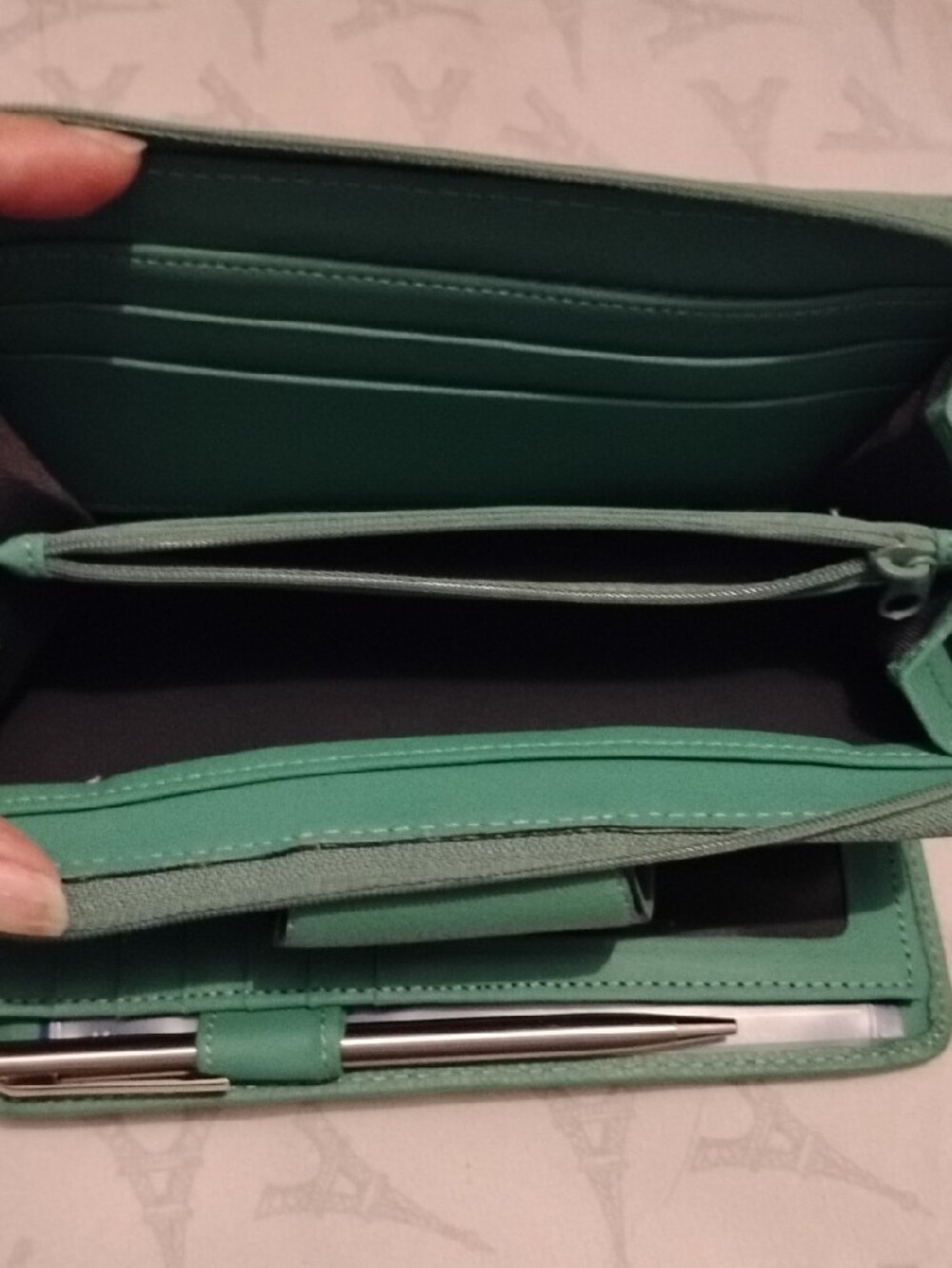 Vintage Amity Green Genuine Leather Clutch Wallet with Floral Embossed Snap - Picture 9 of 9